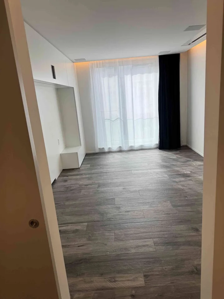 Moderne 4.5-Zimmer-Wohnung mit KNX, Home Cinema & Premiumküche – foto 10 di 10