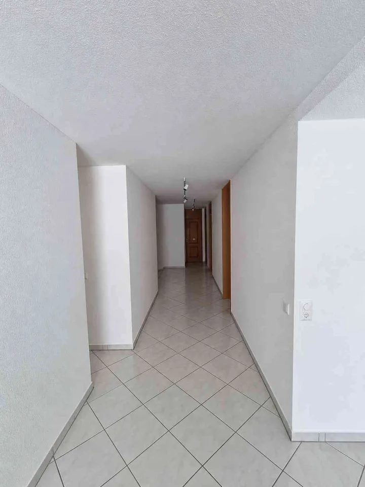 4.5-Zimmer-Wohnung in Visp zu vermieten – hell, grosszügig und zentral – Foto 12 von 13