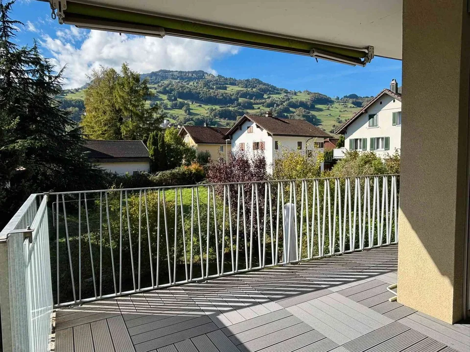 Neuwertige 4.5-Zimmerwohnung mit Balkon und Bergsicht – foto 10 di 10