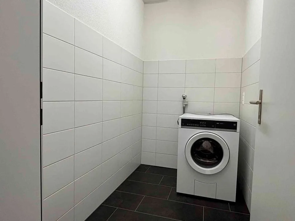 Neuwertige 4.5-Zimmerwohnung mit Balkon und Bergsicht – foto 9 di 10