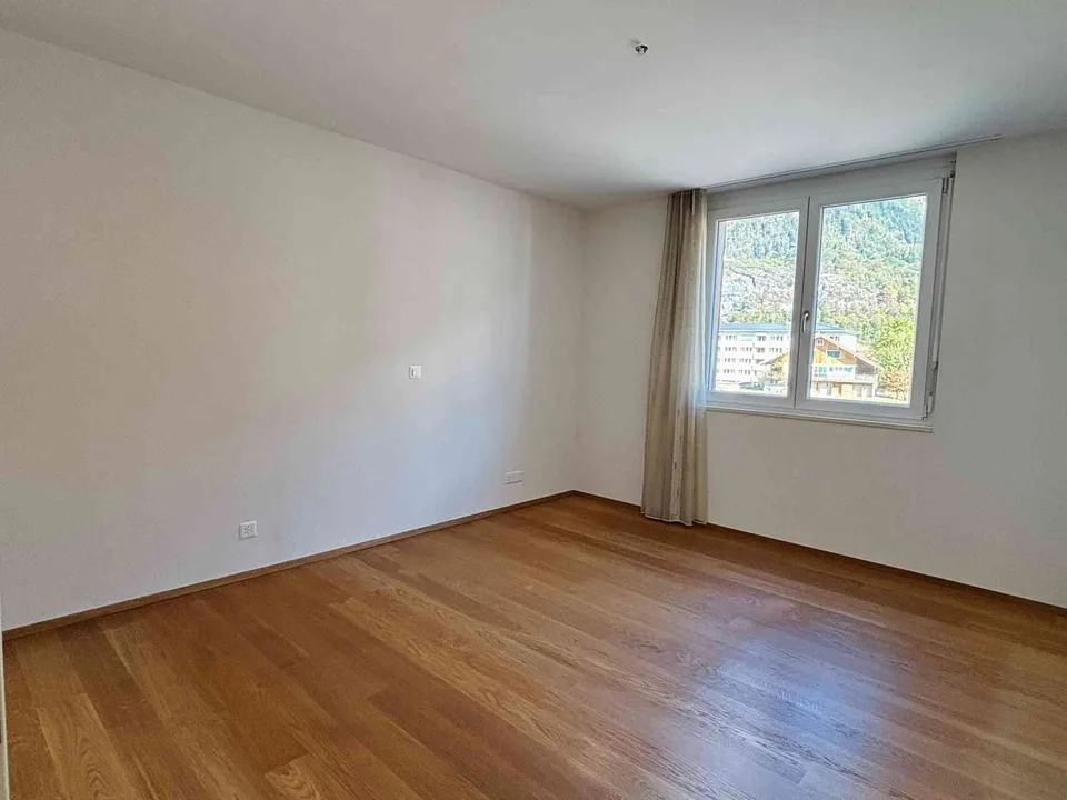 Neuwertige 4.5-Zimmerwohnung mit Balkon und Bergsicht – foto 6 di 10