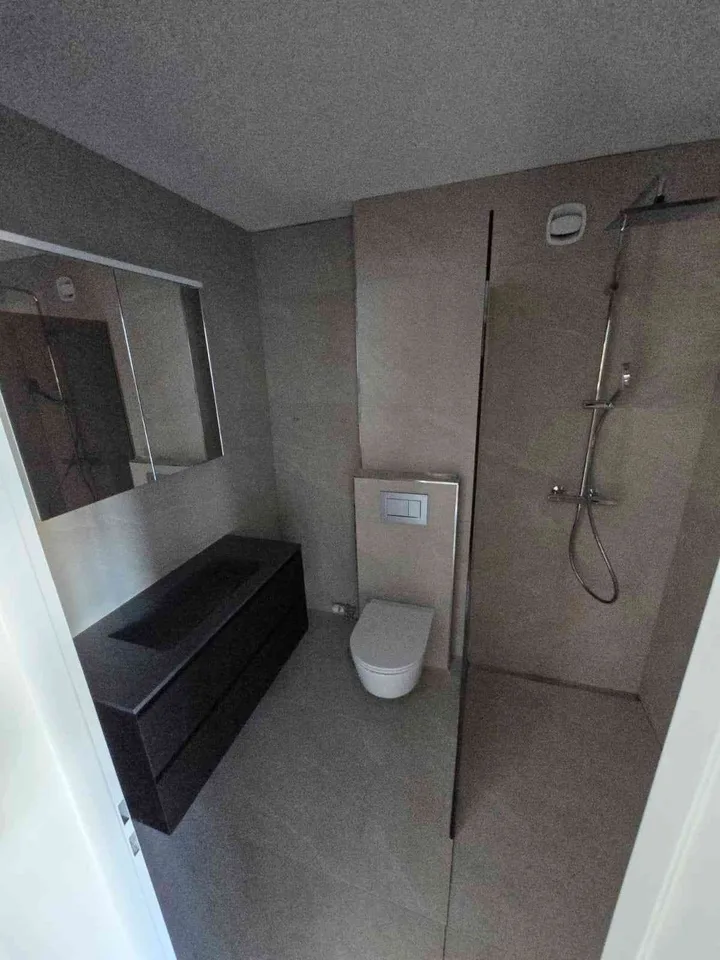Hochwertig renovierte 4,5 Zimmer-Wohnung im Eigentumsstandard – photo 8 sur 10