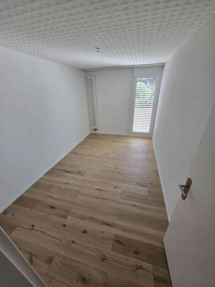 Hochwertig renovierte 4,5 Zimmer-Wohnung im Eigentumsstandard – photo 4 sur 10