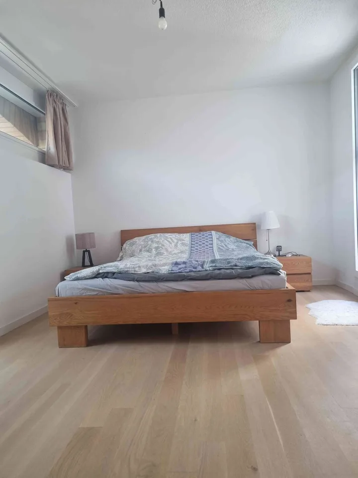 Furnished 2.5-room maisonette in Cham. fixed term to Sept 2027 – Foto 2 von 11