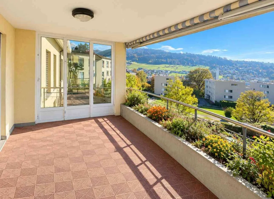 4.5-Zimmer-Wohnung mit Cheminée, grossem Balkon & Bergsicht – Foto 11 von 12