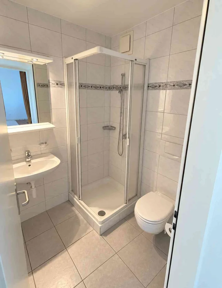 4.5-Zimmer-Wohnung mit Cheminée, grossem Balkon & Bergsicht – Foto 7 von 12