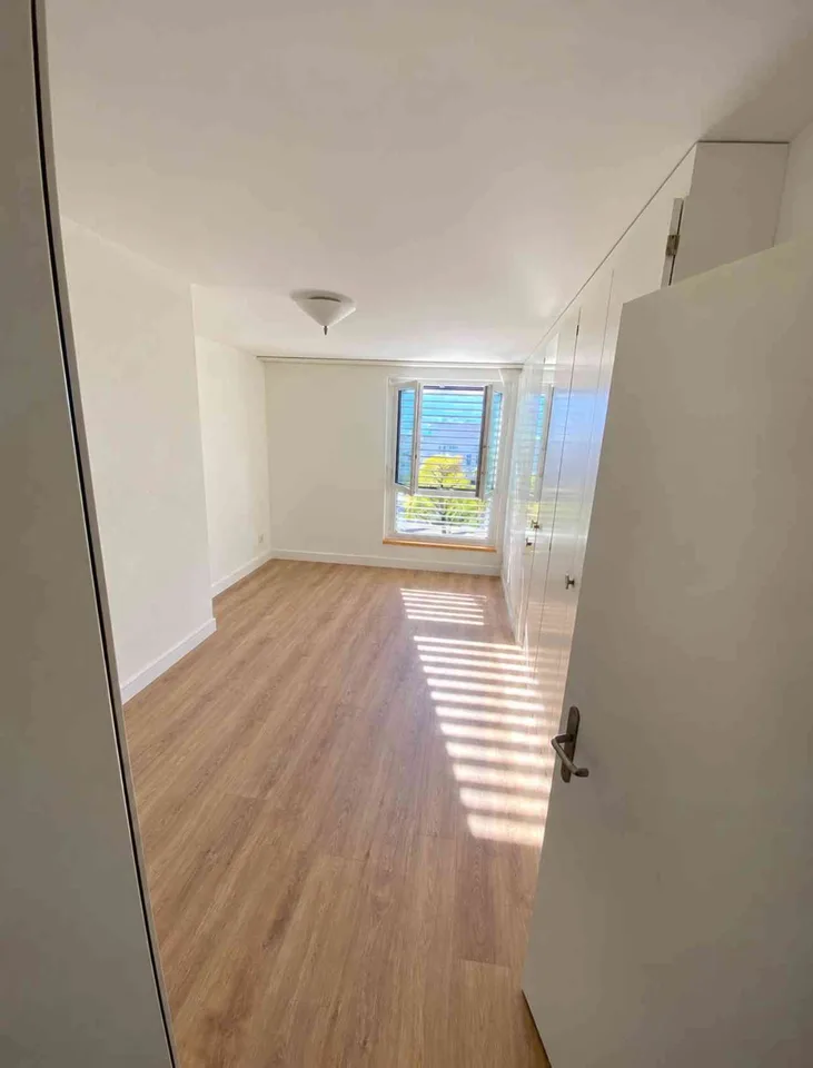 4.5-Zimmer-Wohnung mit Cheminée, grossem Balkon & Bergsicht – Foto 5 von 12