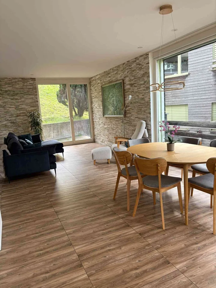 Freistehendes 5.5-Zimmer-Einfamilienhaus mit Seesicht & 3 Parkplätzen – Foto 2 von 31