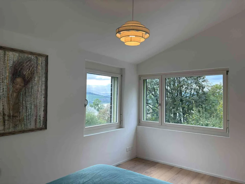 Freistehendes 5.5-Zimmer-Einfamilienhaus mit Seesicht & 3 Parkplätzen – Foto 4 von 31
