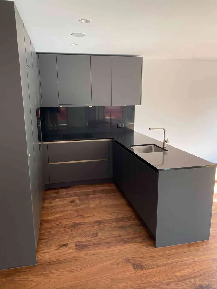 2 ½ Zimmer Neubauwohnung mit Kellerabteil und Tiefgaragenplatz – Foto 7 von 10