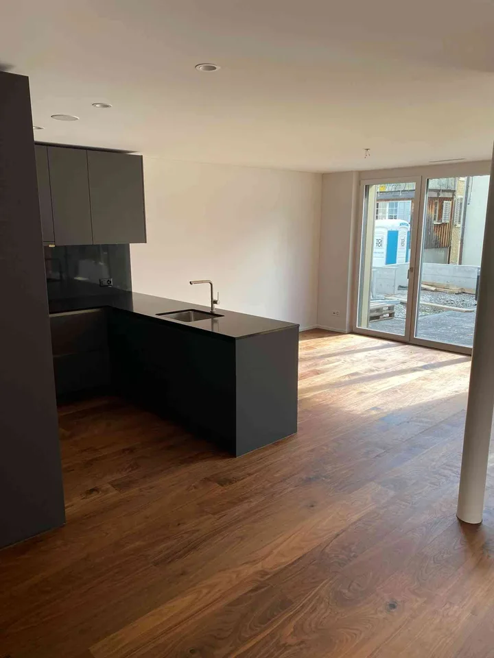 2 ½ Zimmer Neubauwohnung mit Kellerabteil und Tiefgaragenplatz – Foto 6 von 10