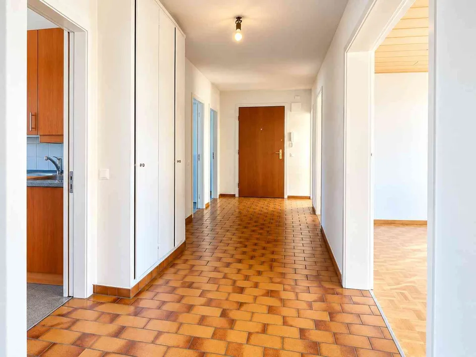 Frisch renovierte 5-Zimmer-Familienwohnung in Binningen – Foto 2 von 11