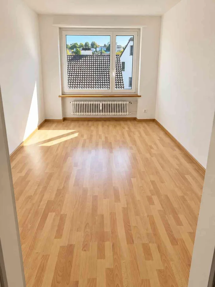 Frisch renovierte 5-Zimmer-Familienwohnung in Binningen – Foto 3 von 11