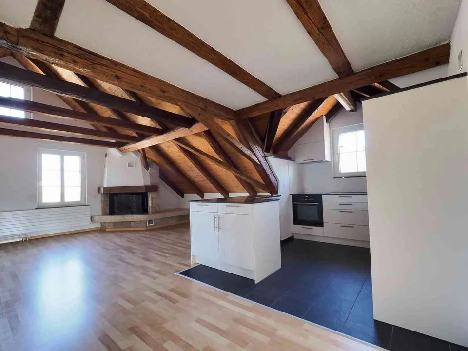 Charmante 2.5-Zimmer-Dachwohnung mit Balkon - Nachmieter gesucht – foto 9 di 12