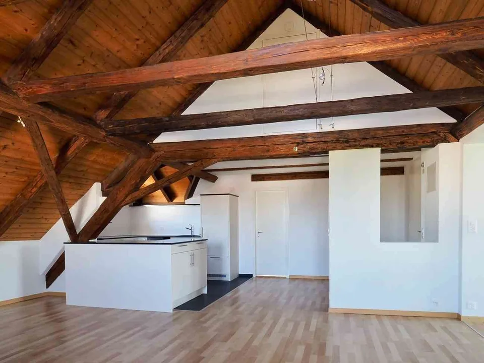 Charmante 2.5-Zimmer-Dachwohnung mit Balkon - Nachmieter gesucht – foto 7 di 12