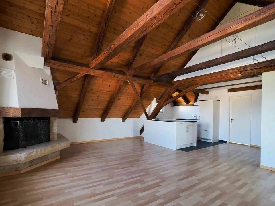 Charmante 2.5-Zimmer-Dachwohnung mit Balkon - Nachmieter gesucht – foto 3 di 12