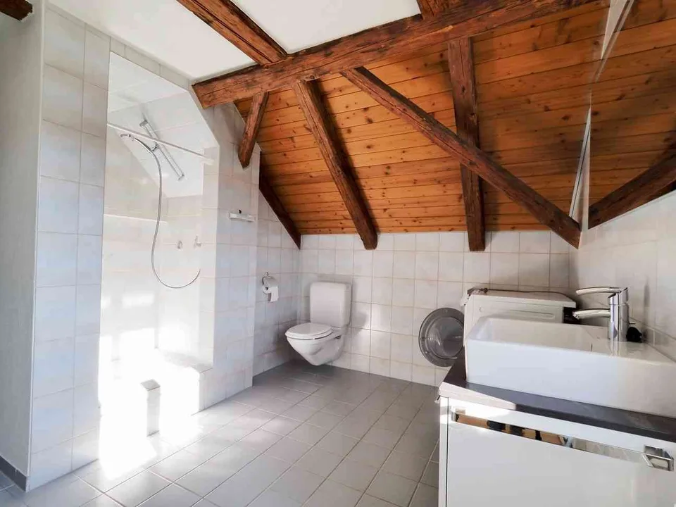 Charmante 2.5-Zimmer-Dachwohnung mit Balkon - Nachmieter gesucht – foto 5 di 12