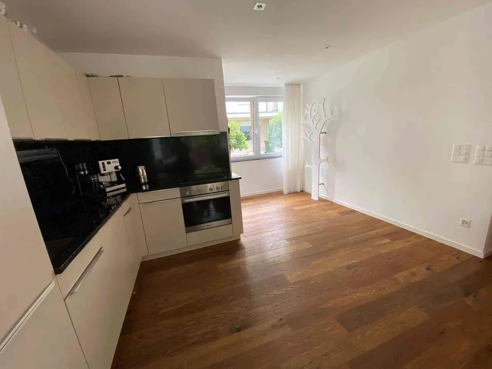 Moderne 4.5 Zimmer EG Gartenwohnung im 3-Familienhaus – Foto 3 von 12