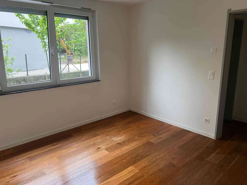 Moderne 4.5 Zimmer EG Gartenwohnung im 3-Familienhaus – Foto 6 von 12