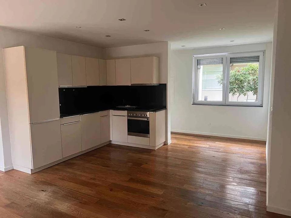 Moderne 4.5 Zimmer EG Gartenwohnung im 3-Familienhaus – Foto 2 von 12