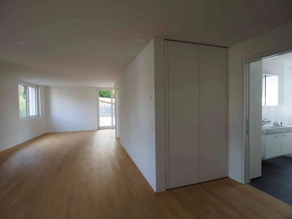 Grosse, stilvolle 2.5 ZW mit Terrasse und Dispo-Raum. – Foto 11 von 11