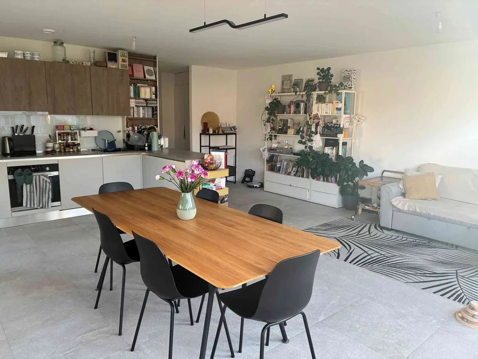 Très bel appartement de 4.5 p avec grand balcon – Foto 3 von 8