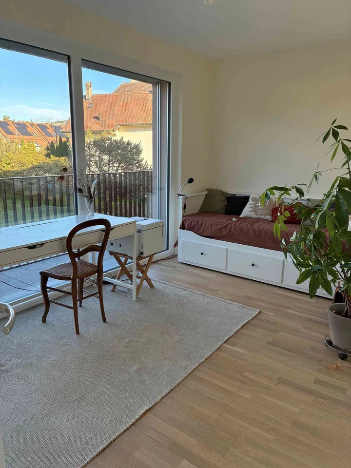 Très bel appartement de 4.5 p avec grand balcon – Foto 5 von 8