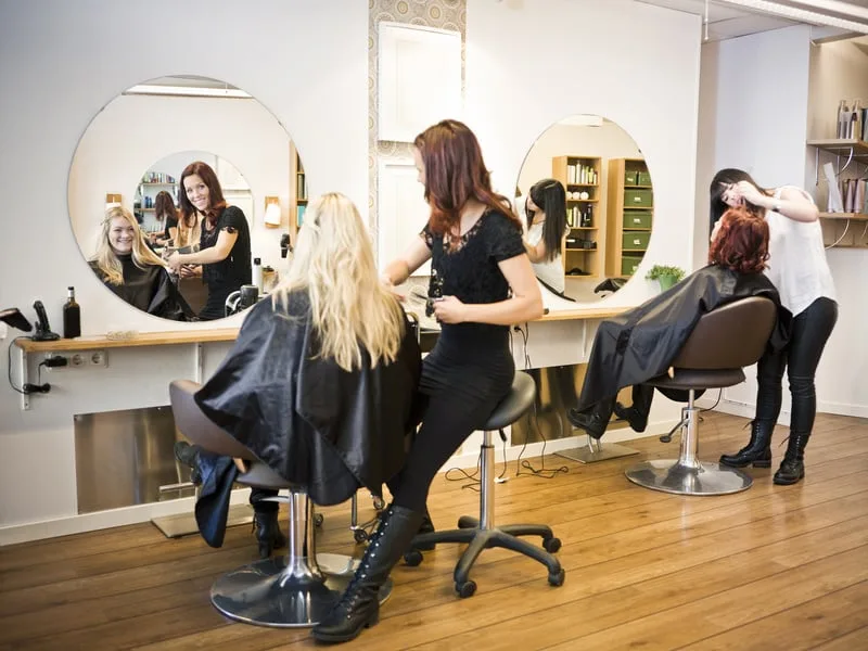 SALON DE COIFFURE NOUVELLEMENT AGENCÉ - DANS LE QUARTIER HÔPITAL