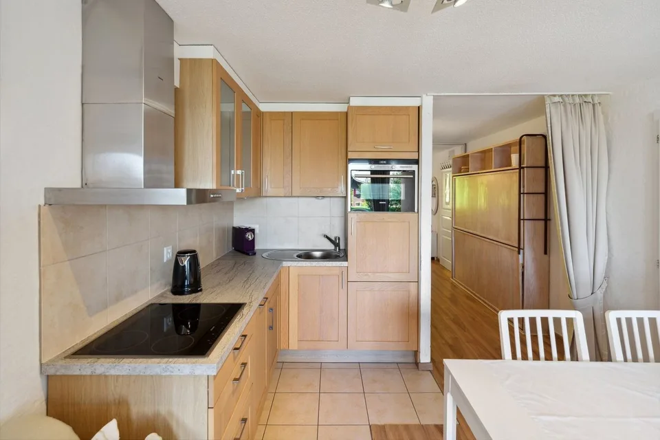 Prächtiges Doppelapartment mit renovierter Innenausstattung und Innenpool