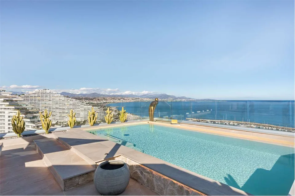 MAGNIFICO ATTICO CON VISTA MARE