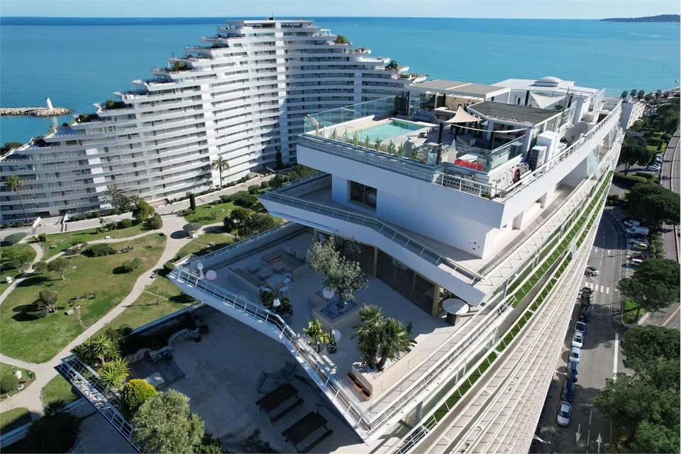 MAGNIFICO ATTICO CON VISTA MARE