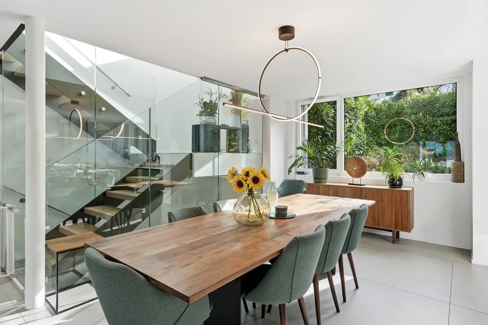 Exclusivité : Maison contemporaine clé en main avec vue lac