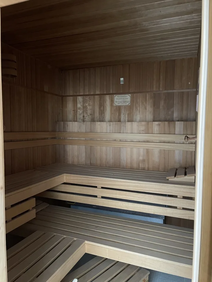 Appartamento di pregio su tre livelli con piscina condominiale – foto 19 di 23