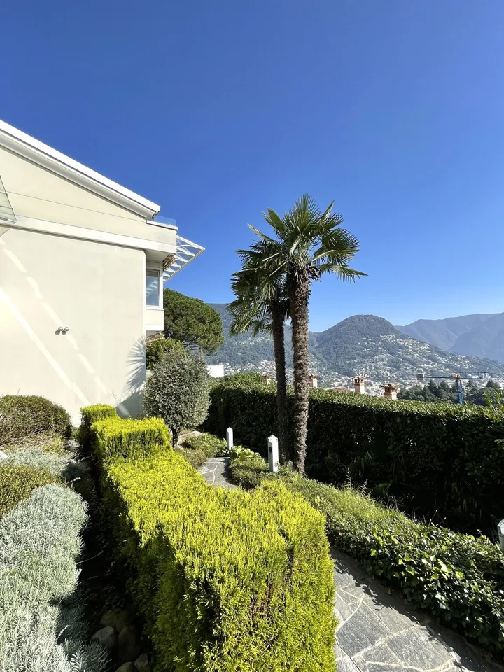 Appartamento di pregio su tre livelli con piscina condominiale – foto 23 di 23