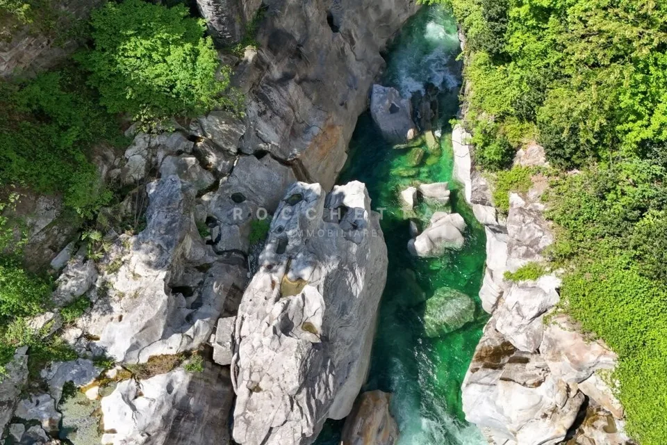 Storica Osteria con alloggio in posizione unica a Ponte Brolla
