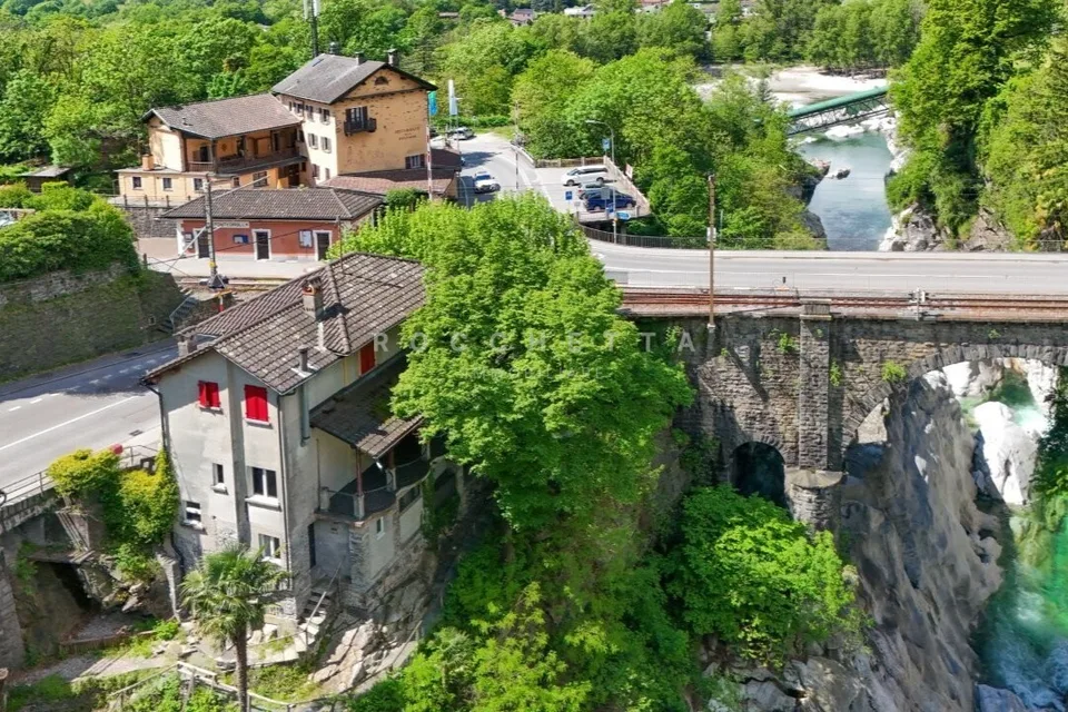 Storica Osteria con alloggio in posizione unica a Ponte Brolla – photo 7 of 7