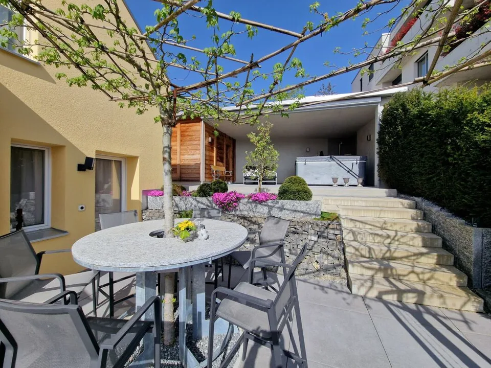 Terrassenhaus mit Panoramaaussicht, Wellnessbereich und höchster Privatsphäre