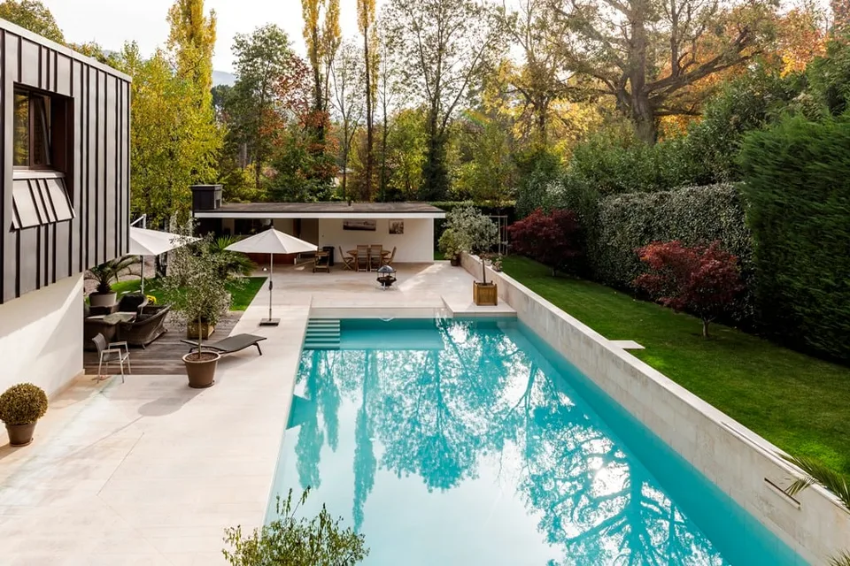Eleganza contemporanea nel cuore di Conches – foto 8 di 13