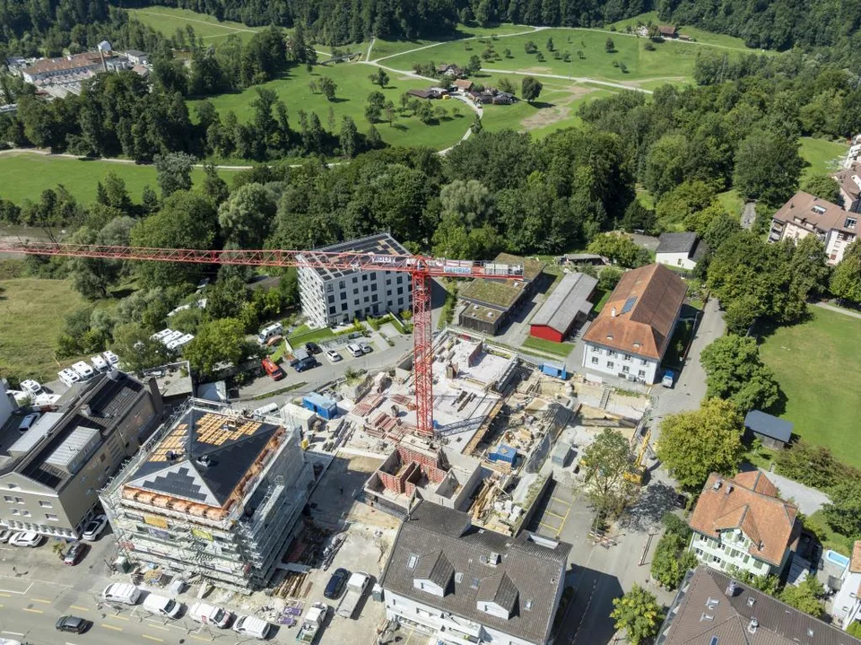 Appartamento di 4,5 locali al piano terra (hochparterre), disponibile da ottobre