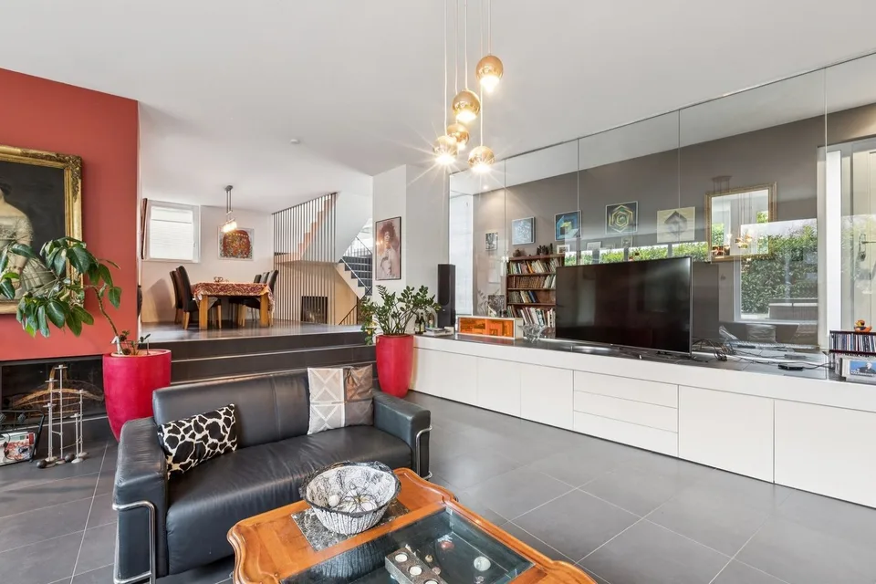 Schönes Einfamilienhaus mit großem Garten und Jacuzzi