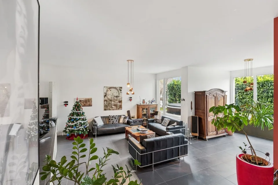 Schönes Einfamilienhaus mit großem Garten und Jacuzzi