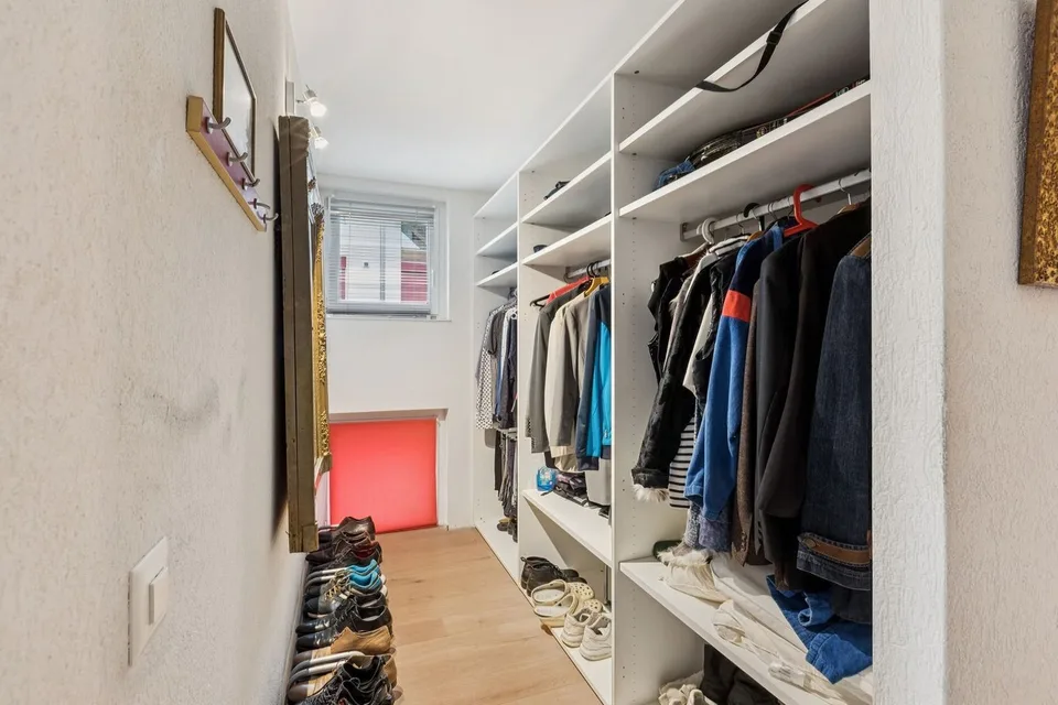 Schönes Einfamilienhaus mit großem Garten und Jacuzzi – Foto 11 von 13