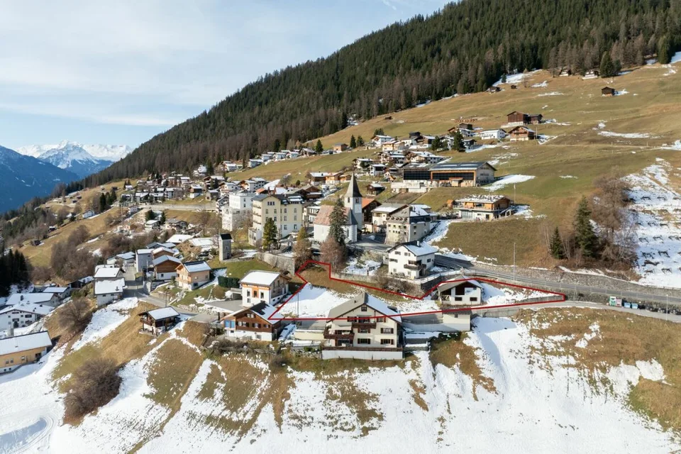 Bauland für Erstwohnungen mit Stallgebäude