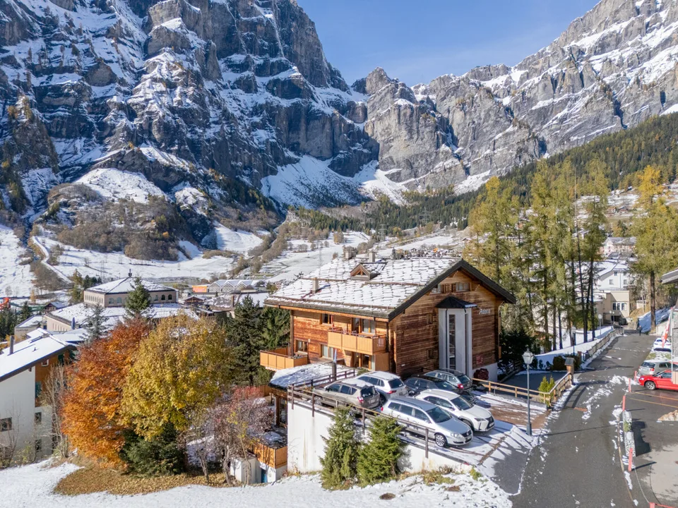 Casa multifamiliare con 11 appartamenti in una posizione ottimale a Leukerbad
