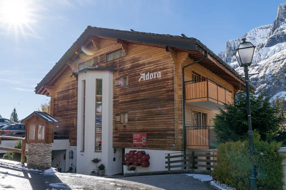 Casa multifamiliare con 11 appartamenti in una posizione ottimale a Leukerbad