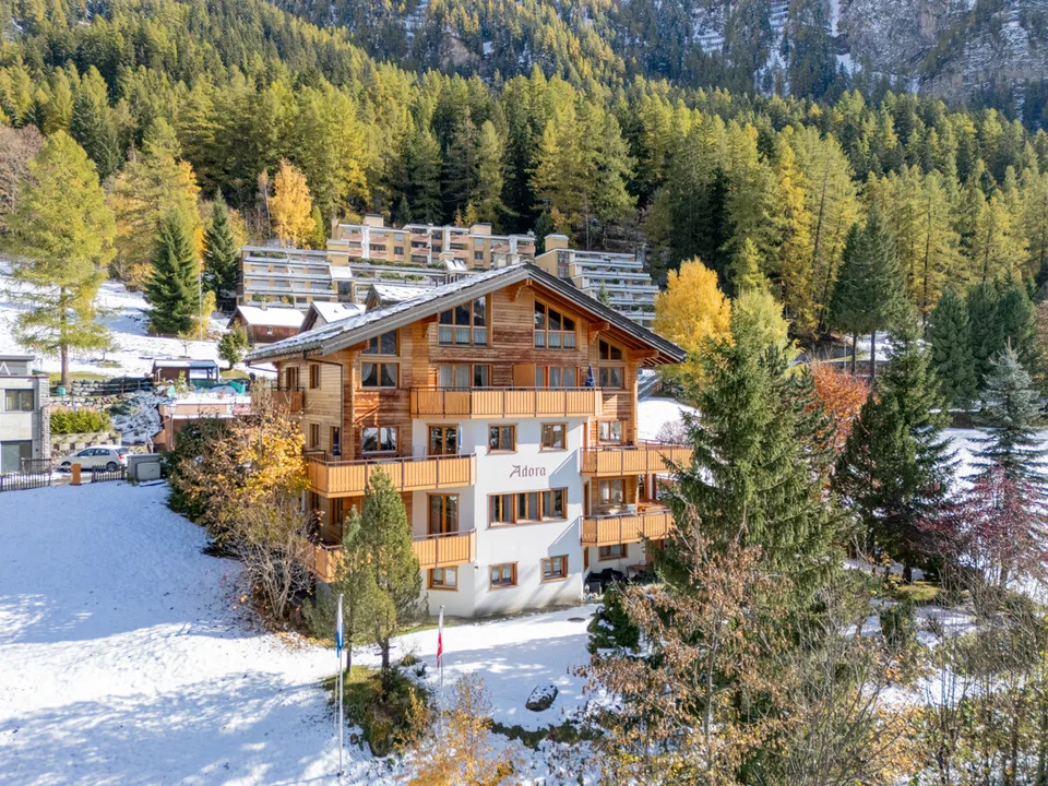 Mehrfamilienhaus mit 11 Wohnungen an bester Lage in Leukerbad