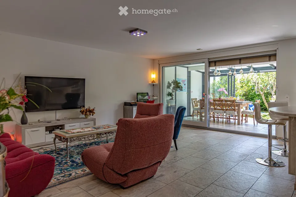 Durchgangswohnung mit 117m², Terrasse und Gärten
