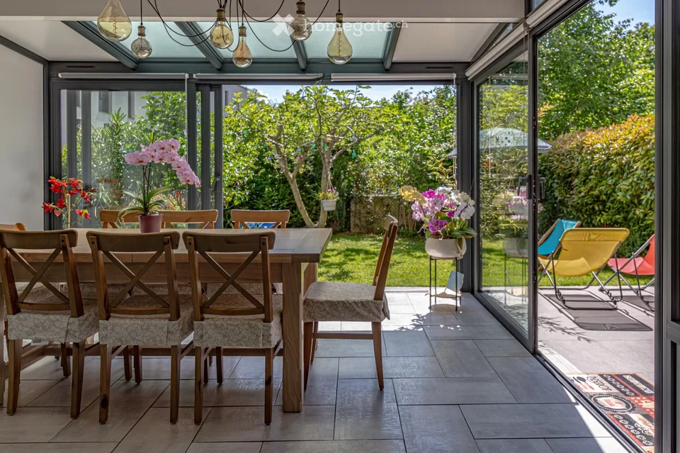 Appartement traversant de 117m² avec terrasse et jardins