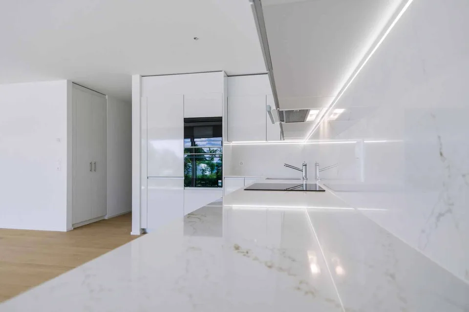 Appartamento nuovo di alta qualità - 5,5 locali in angolo con terrazza e giardino privato
