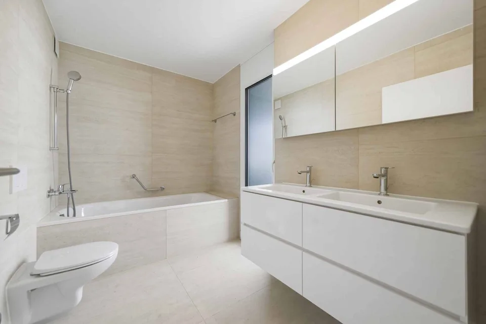 Appartamento nuovo di alta qualità - 5,5 locali in angolo con terrazza e giardino privato